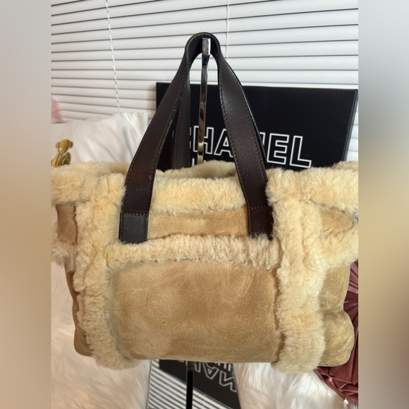 UGG Purse - Picture 5 of 17